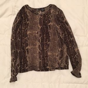 Snakeprinted Top